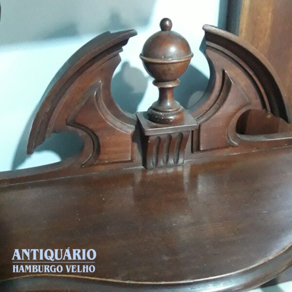 Criado-mudo, antigo, em cedro - Imagem 3