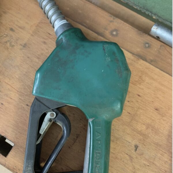 Bico de bomba de gasolina verde - Imagem 4
