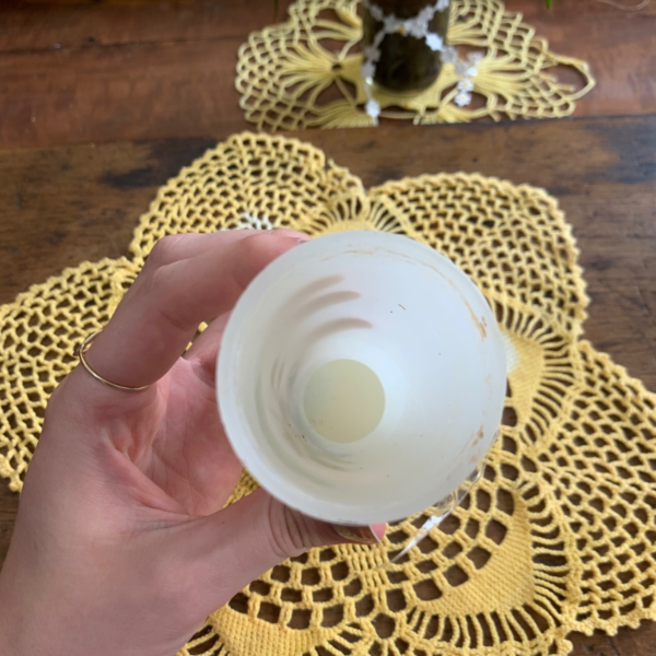 Vasinho de vidro branco florais - Imagem 3