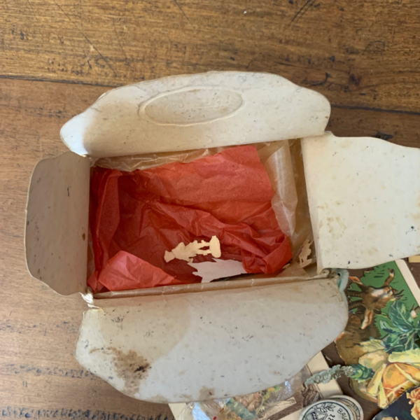 Antiga embalagem para doces com estampas e figuras - Imagem 3