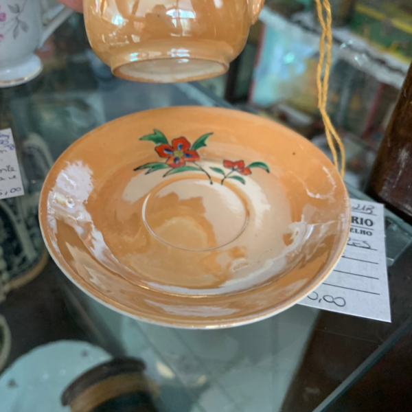 Xícara e pires laranja, casca de ovo - Imagem 3
