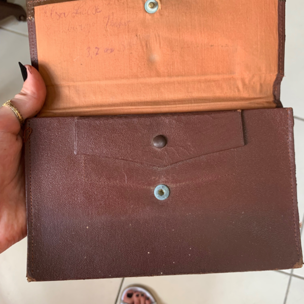 Carteira de mão em couro com alça - Imagem 3
