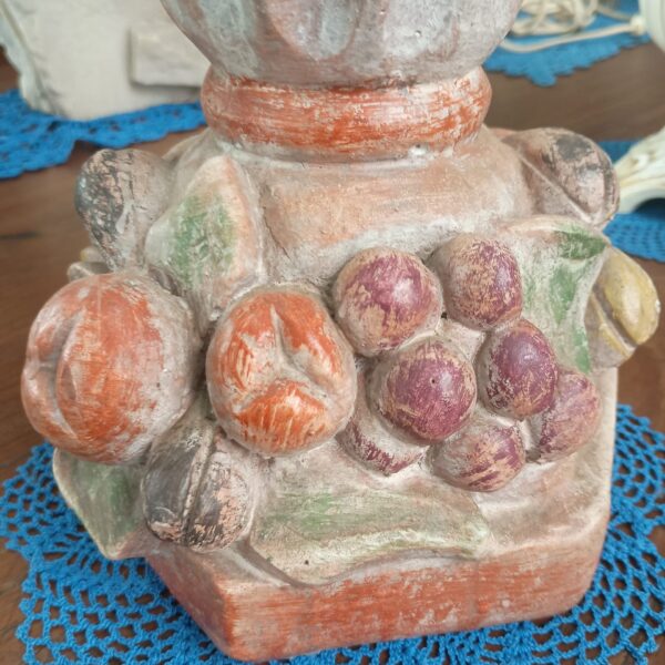 Castiçal em terracota com frutas em relevo - Imagem 3