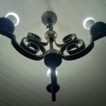 Lustre em metal retorcido para 3 lâmpadas