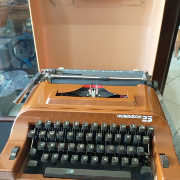 Máquina de escrever portátil Remington