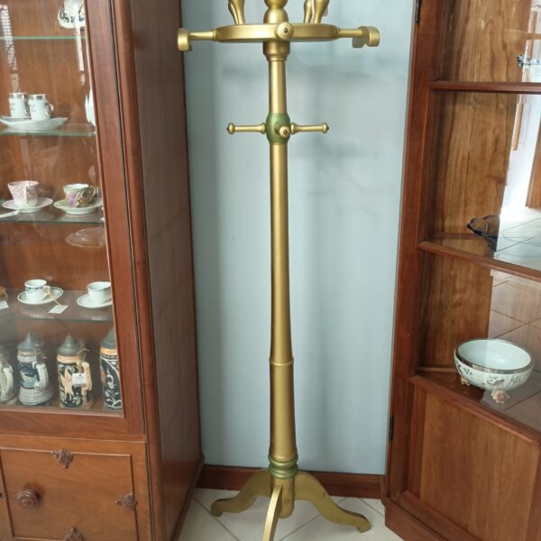 Criado mudo de pedestal
