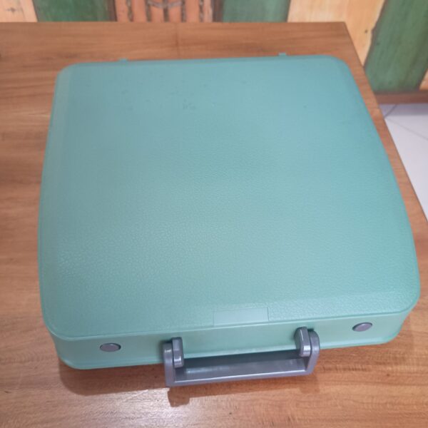 Máquina de escrever portátil Olivetti - Imagem 2