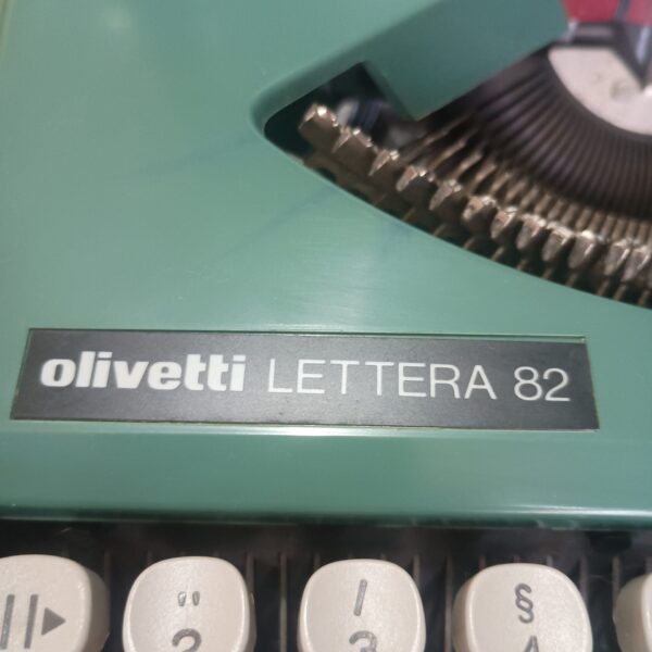 Máquina de escrever portátil Olivetti - Imagem 4
