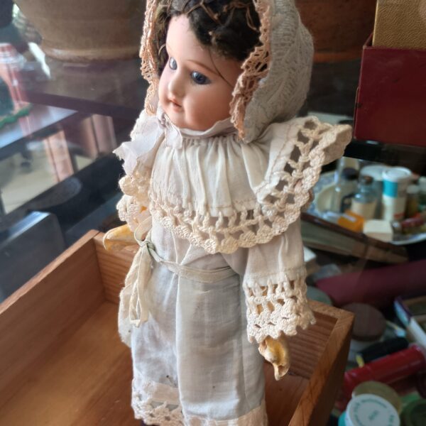 Boneca morena com cabeça de porcelana - Imagem 3