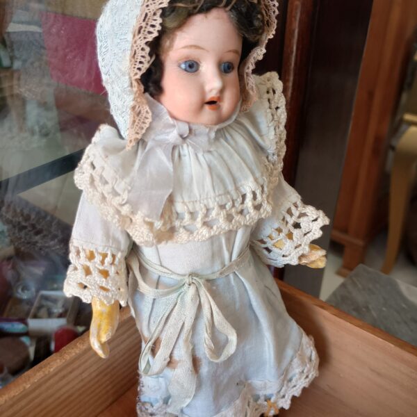 Boneca morena com cabeça de porcelana - Imagem 4