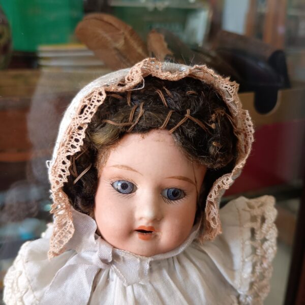 Boneca morena com cabeça de porcelana - Imagem 5