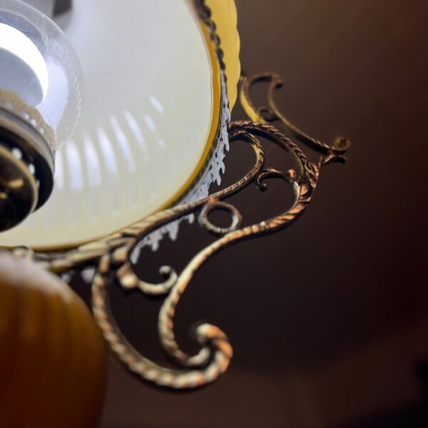 Lustre de bronze com cúpula em vidro âmbar - Imagem 3