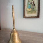 Sineta de bronze haste longa